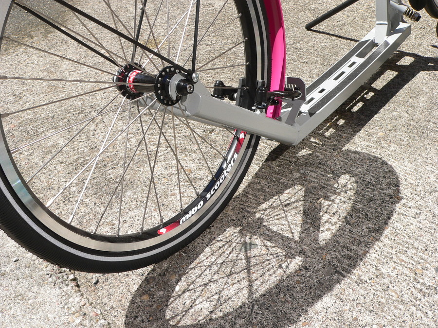 Detail eines Tretrollers für Erwachsene